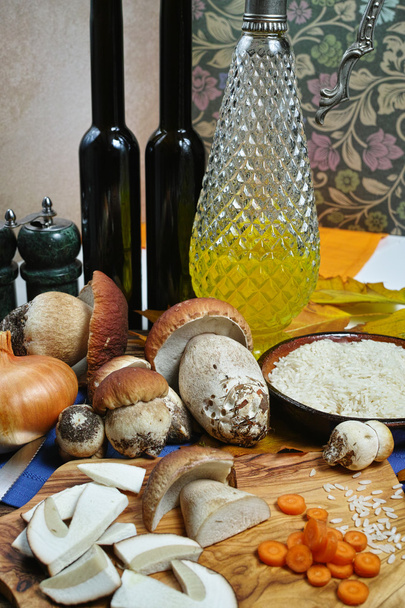 Ingredients for risotto with wild mushrooms boletus - Photo, Image