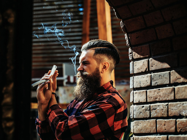 Hipster with cigarette and razor - Zdjęcie, obraz
