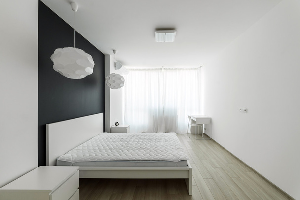 Interior luminoso con suelos en un apartamento moderno
 - Foto, Imagen