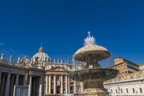 Plaza de San Pedro en Vaticano
 - Foto, imagen