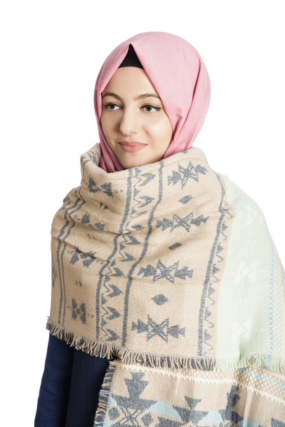 retrato de una joven musulmana con bufanda de moda
 - Foto, Imagen