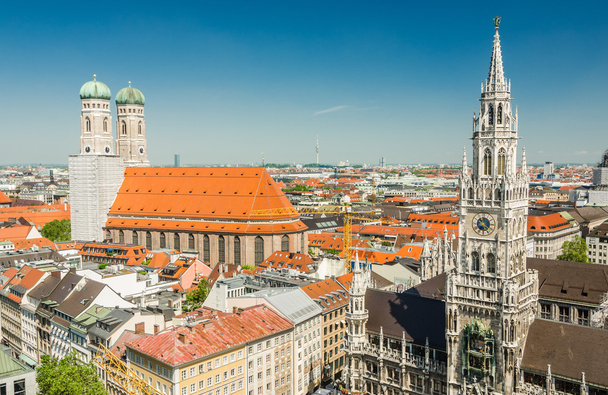 Panoramic view of the Marienplatz is a central square in the city centre of Munich, Germany - Foto, Imagen