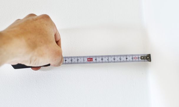 The process length measurement using a measuring tape  - Φωτογραφία, εικόνα