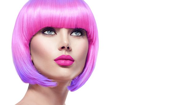 model with short pink hair - 写真・画像