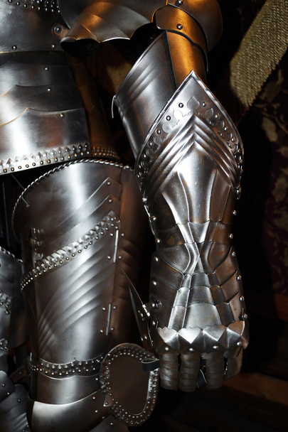 Guerreiro medieval soldado metal desgaste protetor
 - Foto, Imagem