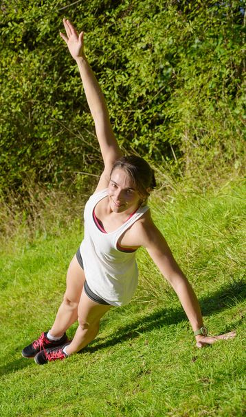 fitness mujer haciendo ejercicio
 - Foto, imagen