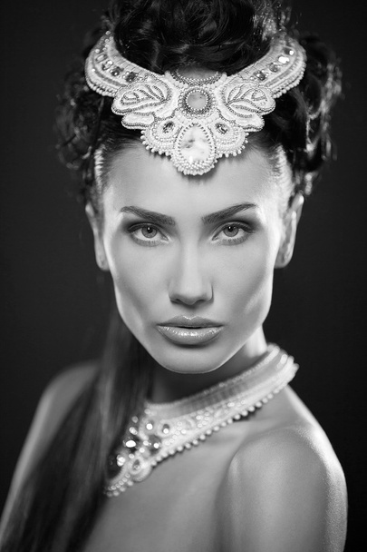 beautyful young woman portrait. jewerly and diamonds - 写真・画像