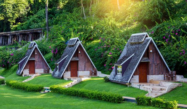 krásné mini dřevěný dům v Thajsku džungle - Fotografie, Obrázek