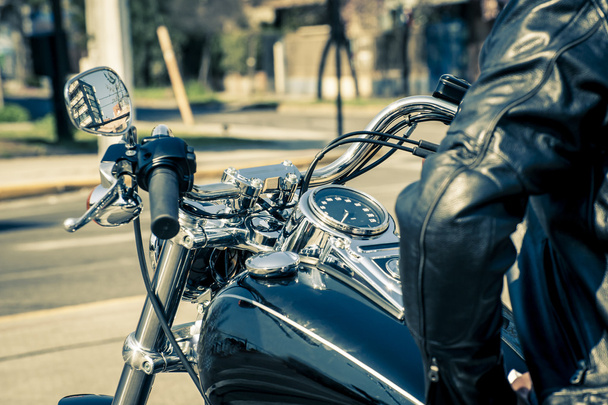 motocyklista ve městě - Fotografie, Obrázek