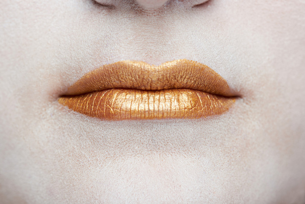 macro of gold lips - Fotoğraf, Görsel