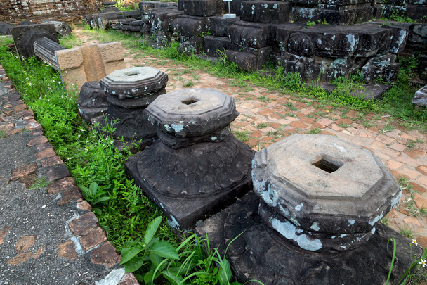 Чамская башня - одна из древнейших архитектур Вьетнама
 - Фото, изображение