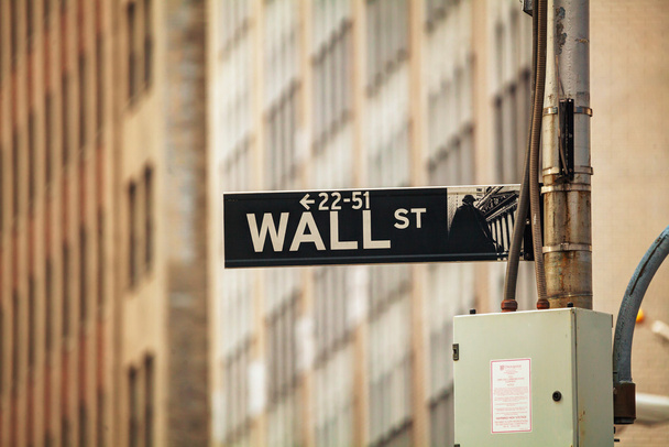 ニューヨーク市のウォール街の看板 - 写真・画像
