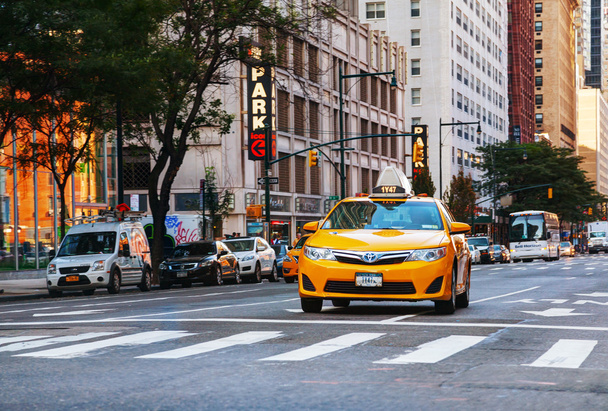 Yellow cab Street na Manhattanie - Zdjęcie, obraz
