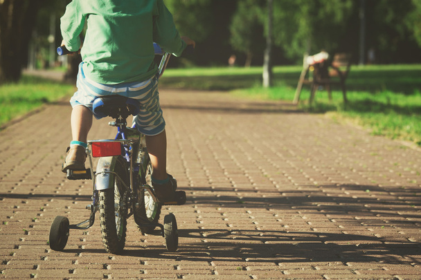 little boy riding bike outdoors - Fotoğraf, Görsel