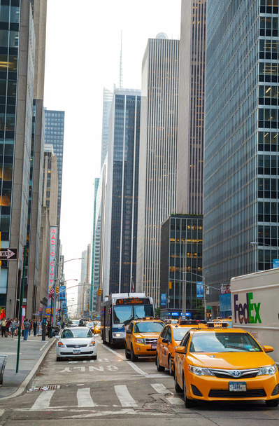 Keltaiset taksit Times Squarella aamulla
 - Valokuva, kuva