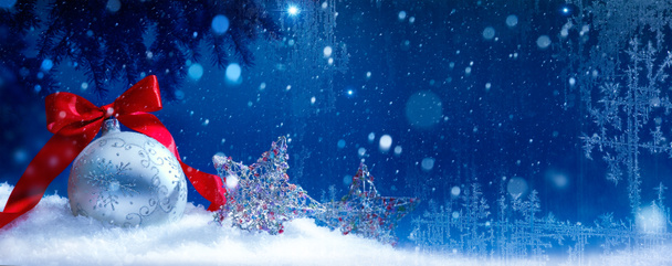 青い雪のクリスマス背景 - 写真・画像