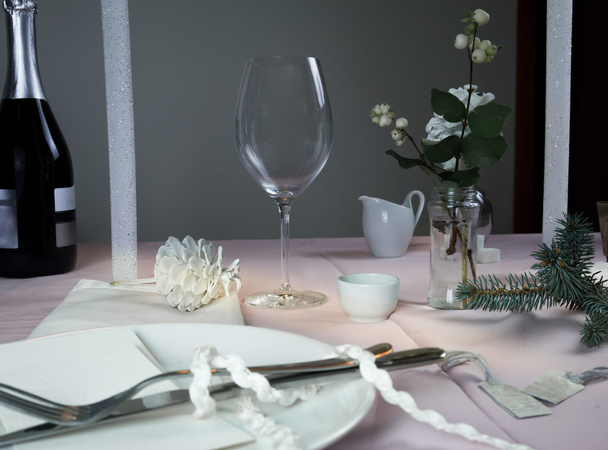 elegant table setting. Christmas. romantic dinner - tablecloth, cutlery, candles, flowers, buds. - Photo, image