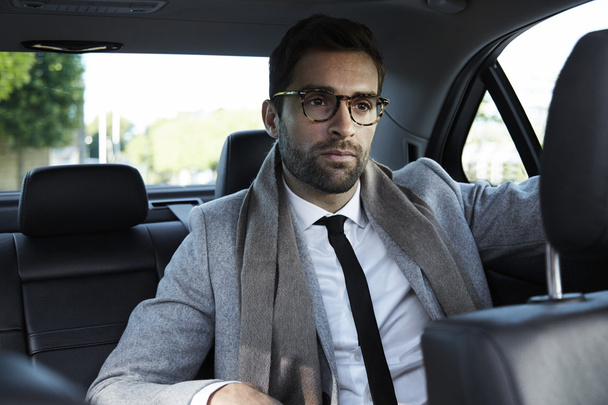 Handsome businessman in car - Foto, afbeelding