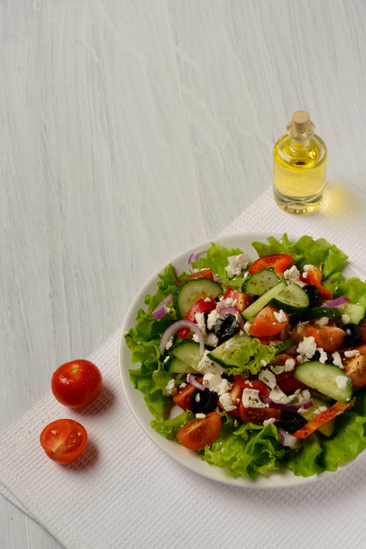Ensalada griega. Comida vegetariana
 - Foto, Imagen