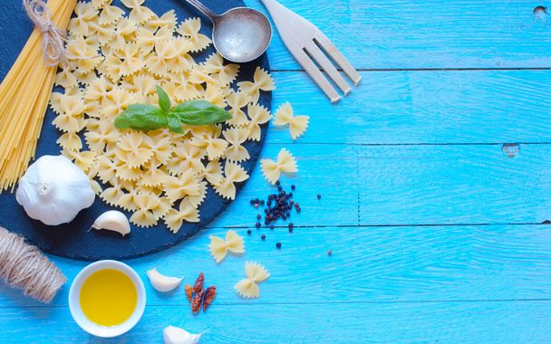 Italian pasta with pesto sauce made with basil leaf - 写真・画像