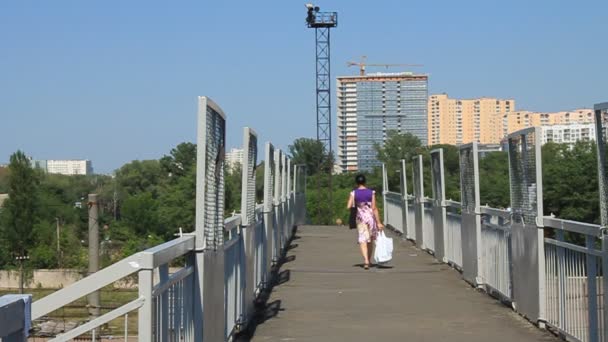 Womans on bridge - Metraje, vídeo