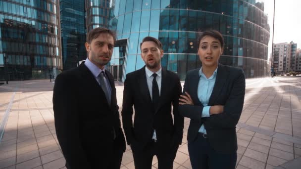 Three Young businesspeople swearing on You - Footage, Video