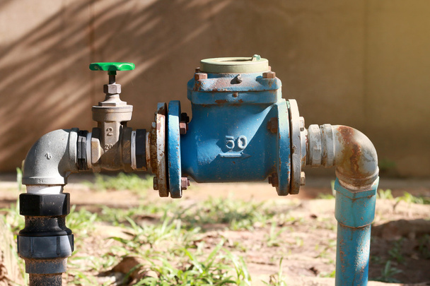 Support de tuyau de fer à eau pour le raccordement de réservoir d'eau
 - Photo, image