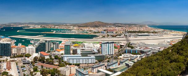 Panorama del Aeropuerto de Gibraltar
 - Foto, imagen