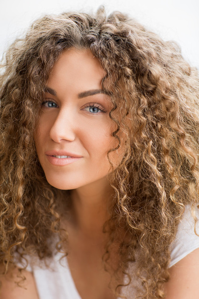 Portrait of a beautiful girl with curly hair - Fotoğraf, Görsel