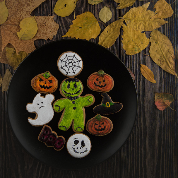 Kotitekoinen herkullinen inkivääri keksejä Halloween - Valokuva, kuva