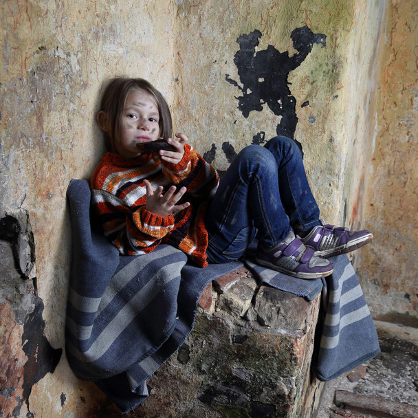 Üzgün küçük kız - Fotoğraf, Görsel