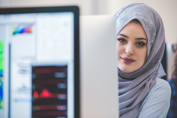 Arabic business woman working in office - 写真・画像