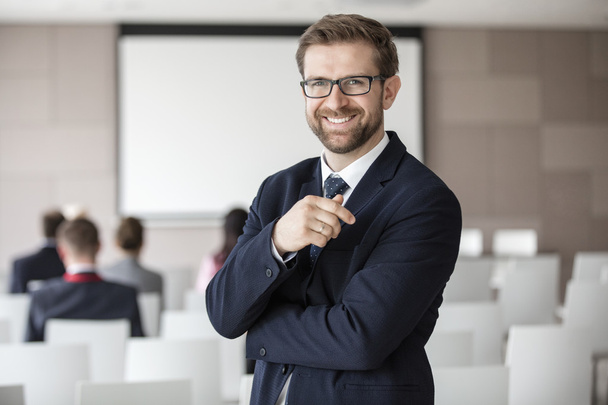 happy businessman standing in seminar hall  - Zdjęcie, obraz
