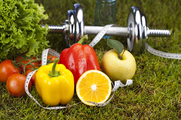 Fitness diet, vitamins and green grass - Foto, Bild