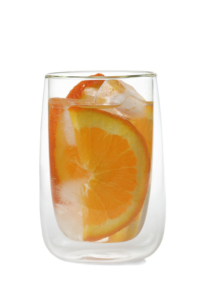 Glas met oranje en ijs - Foto, afbeelding