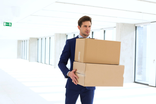 businessman carrying cardboard boxes in office - Fotoğraf, Görsel