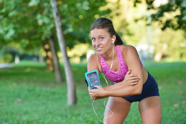 Young woman taking rest after jogging - Foto, Bild