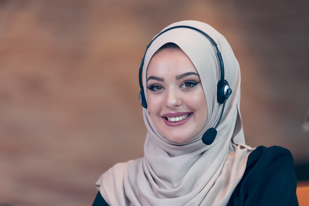 arab woman working in startup office - Fotoğraf, Görsel