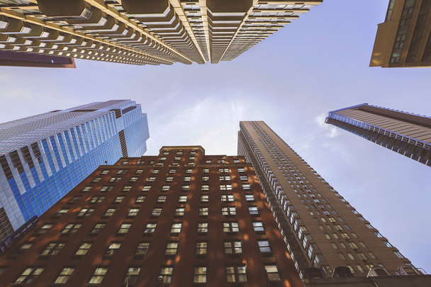 Looking up at buildings in Manhattan, New York - Фото, изображение