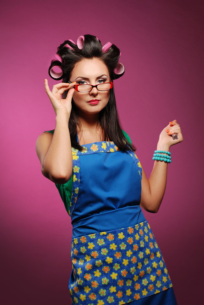 schöne Hausfrau in Brille - Foto, Bild