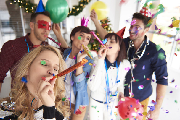 Mladí lidé slaví Nový rok  - Fotografie, Obrázek