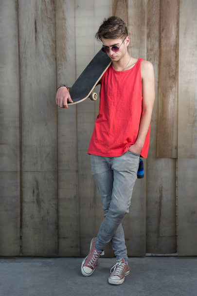 Young fashion guy with a skateboard - Φωτογραφία, εικόνα