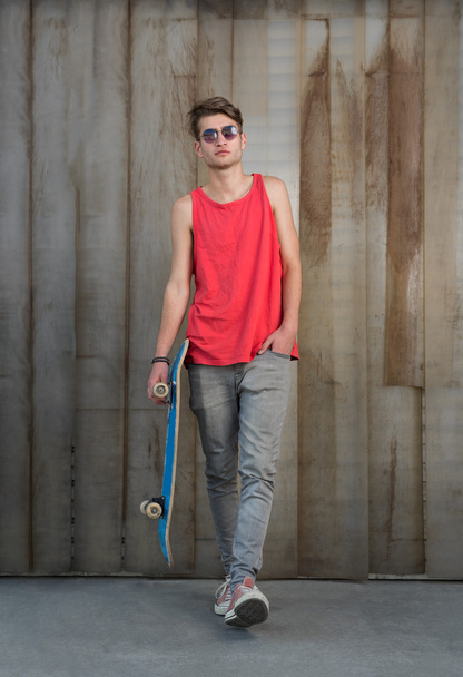 Young fashion guy with a skateboard - Foto, Imagen