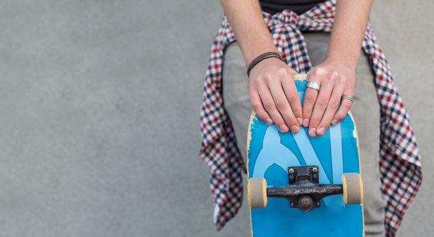 Funny man with skateboard - Fotografie, Obrázek