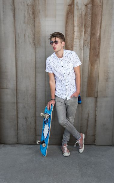 Young fashion man with skateboard - Valokuva, kuva
