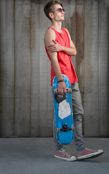 Young fashion man with skateboard - Фото, зображення