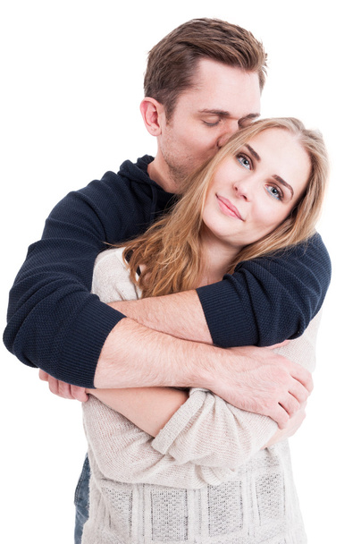 Ο άνθρωπος φιλί και αγκαλιάζει την όμορφη κοπέλα - Φωτογραφία, εικόνα