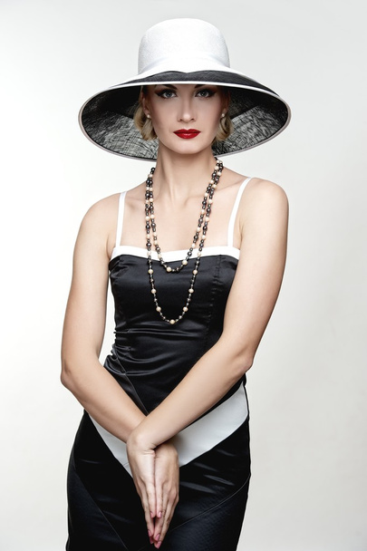Retro woman in hat - Φωτογραφία, εικόνα
