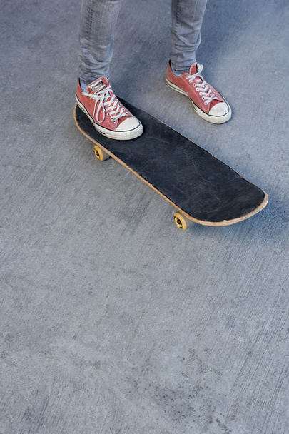 Funny man with skateboard - Foto, Imagen