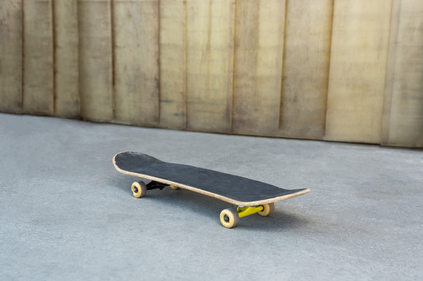 blank skateboard on the ground - Foto, afbeelding